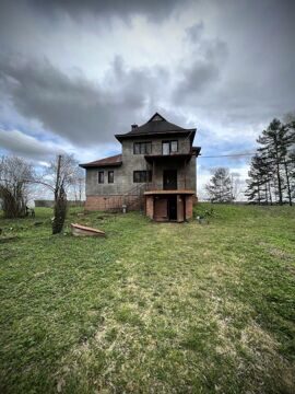 Двухэтажный кирпичный дом с земельным участком в деревне Лопотень, Маловишерский район